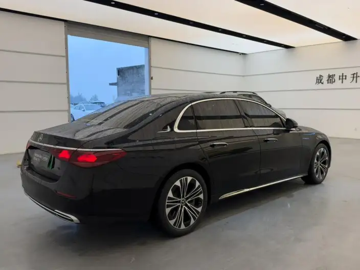 Mercedes-Benz E-Class PHEV 2024 Model E 350 e L sedan – фото 6
