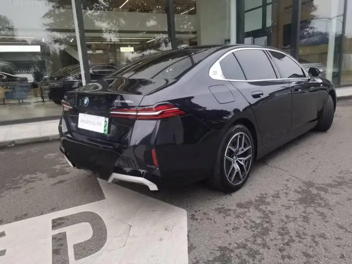 BMW i5 2024 Model eDrive35L Exclusive Model M Sports Set – фото 5