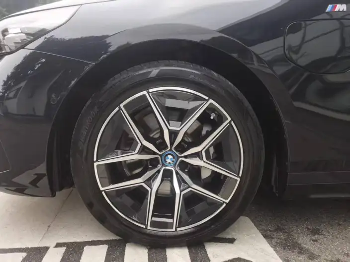 BMW i5 2024 Model eDrive35L Exclusive Model M Sports Set – фото 6