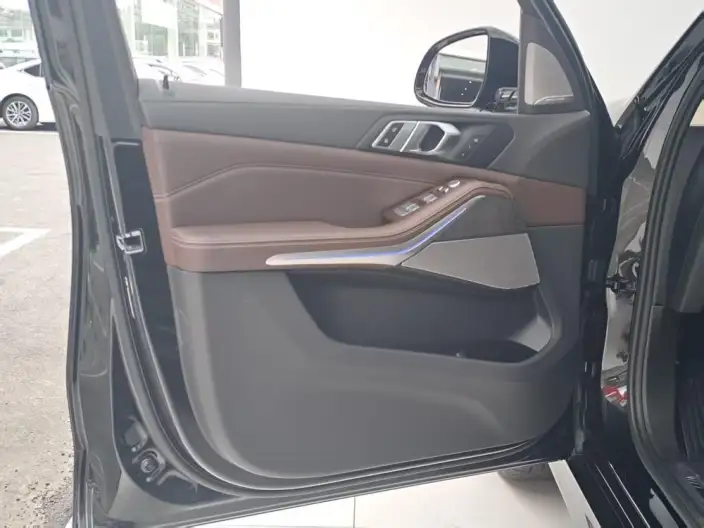 BMW X5 2025 Model xDrive30Li Exclusive Model M Sports Night Set – фото 7