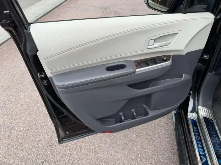 Toyota Sienna 2024 Model Hybrid 2.5L Comfort Edition – фото 7