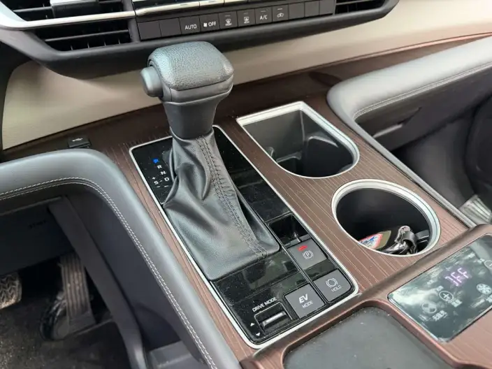Toyota Sienna 2024 Model Hybrid 2.5L Comfort Edition – фото 10