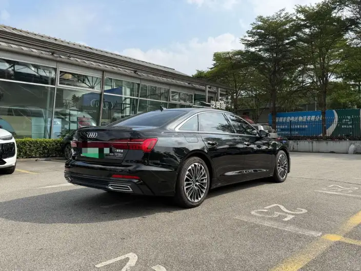 Audi A6L PHEV 2022 Model 55 TFSI e quattro – фото 4
