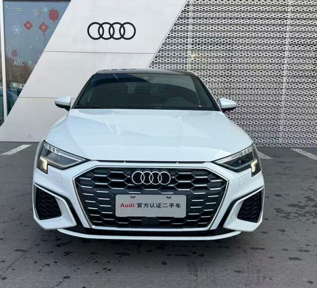 Audi A3 2021 Sportback 35 TFSI Luxury Sport – фото 3