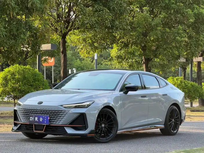Changan UNI-V 2022 Model 1.5T Sports Edition – фото 1