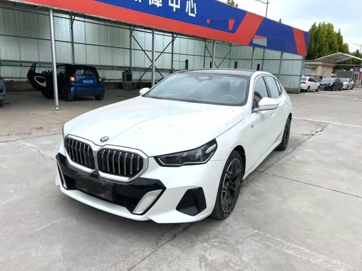 BMW 5 Series 2025 Model Facelift 530Li Exclusive Model M Sports Set – фото 10