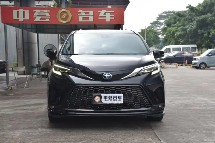 Granvia 2022 Model 2.5L Hybrid Premium Edition – фото 2