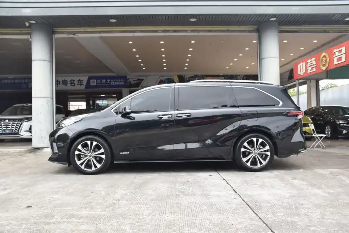 Granvia 2022 Model 2.5L Hybrid Premium Edition – фото 4