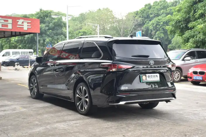 Granvia 2022 Model 2.5L Hybrid Premium Edition – фото 5
