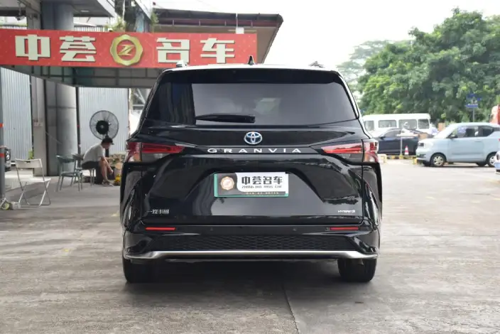 Granvia 2022 Model 2.5L Hybrid Premium Edition – фото 6