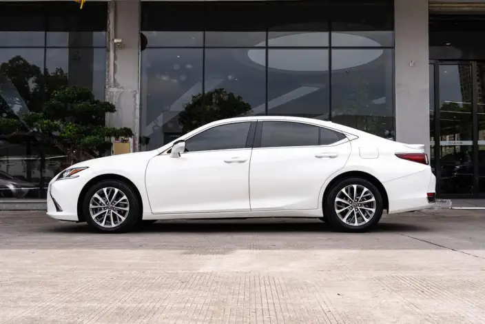 Lexus ES 2022 Model 260 Superior Edition – фото 3