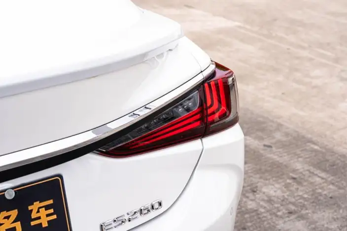 Lexus ES 2022 Model 260 Superior Edition – фото 7