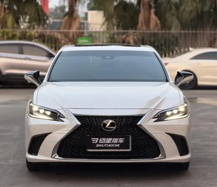 Lexus ES 2022 Model 300h Premium – фото 2
