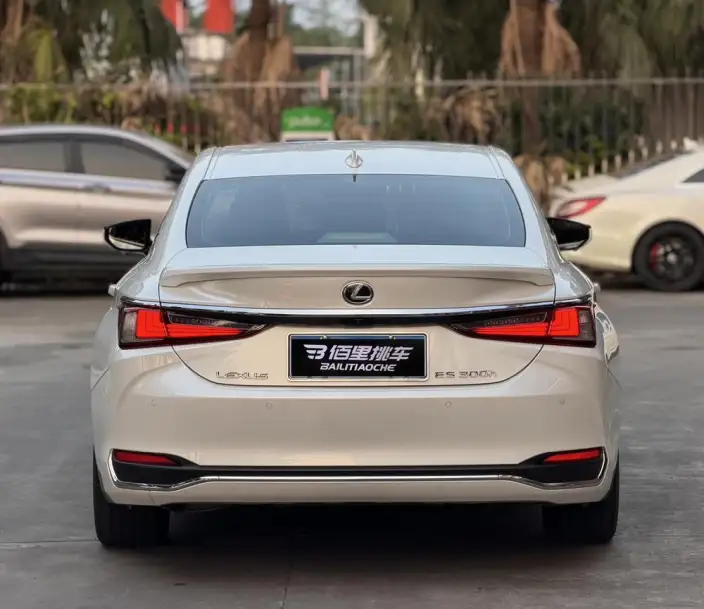 Lexus ES 2022 Model 300h Premium – фото 3
