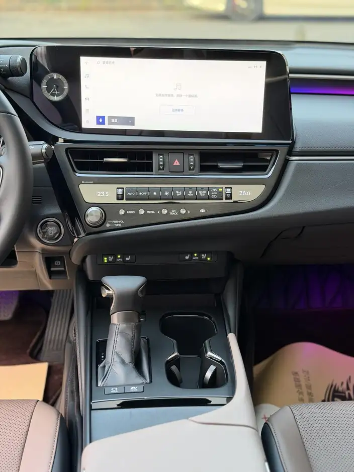 Lexus ES 2022 Model 300h Premium – фото 7
