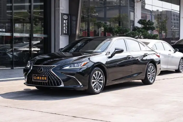Lexus ES 2022 Model 300h Superior Edition – фото 1