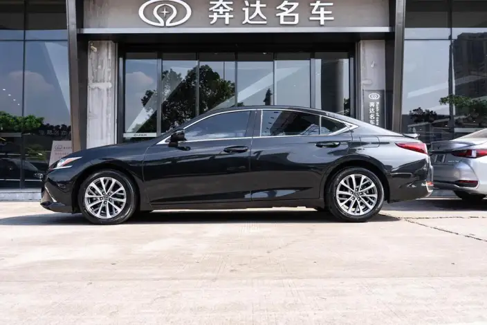 Lexus ES 2022 Model 300h Superior Edition – фото 3