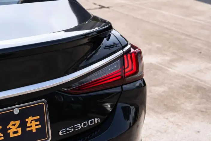Lexus ES 2022 Model 300h Superior Edition – фото 9