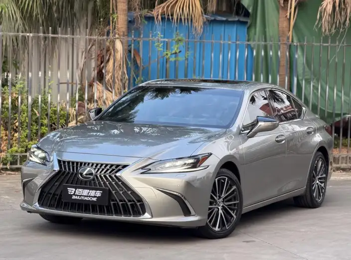 Lexus ES 2022 Model 300h Premium – фото 1