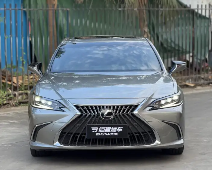 Lexus ES 2022 Model 300h Premium – фото 2