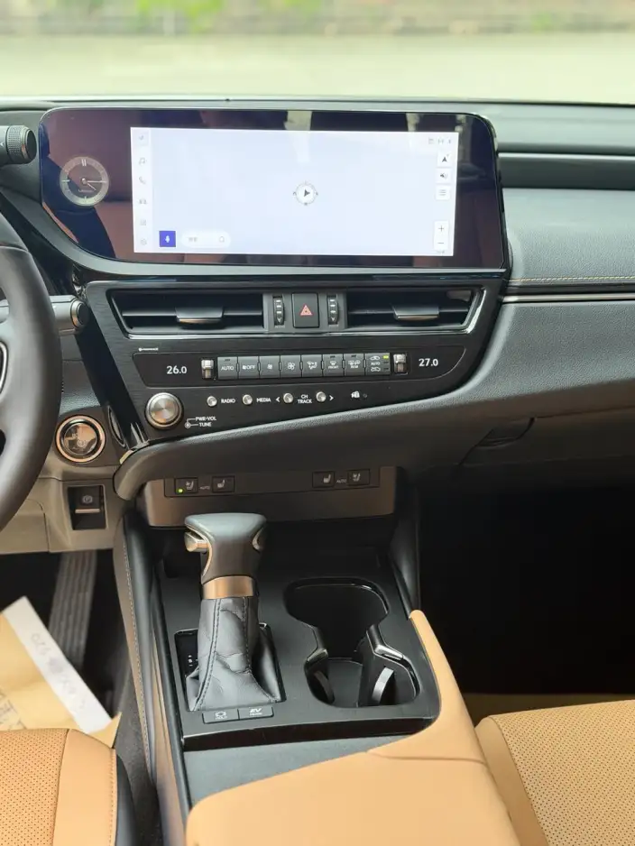 Lexus ES 2022 Model 300h Premium – фото 9