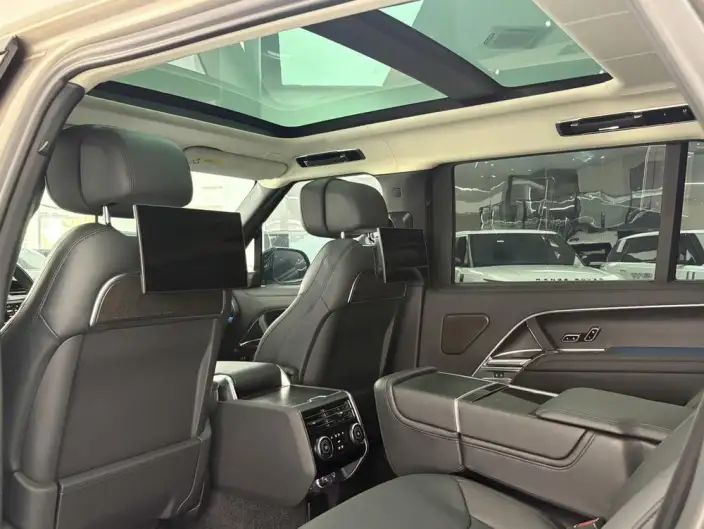 Range Rover 2023 Model 4.4 V8 530PS First Edition Edition – фото 3