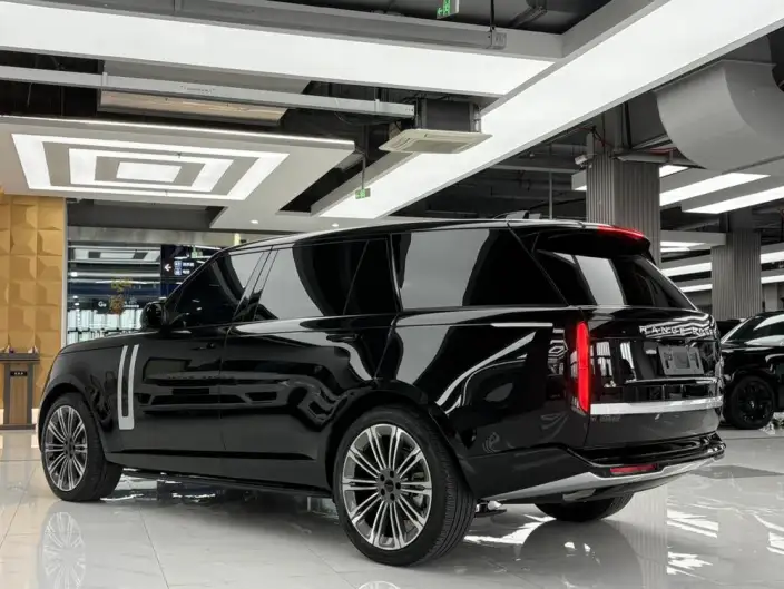 Range Rover 2026 Model 3.0 L6 400PS AB Long axis Edition – фото 3