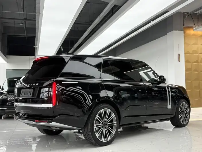 Range Rover 2026 Model 3.0 L6 400PS AB Long axis Edition – фото 4