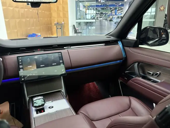 Range Rover 2026 Model 3.0 L6 400PS AB Long axis Edition – фото 5