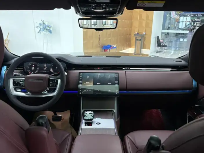 Range Rover 2026 Model 3.0 L6 400PS AB Long axis Edition – фото 7