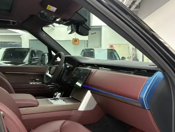 Range Rover 2026 Model 3.0 L6 400PS AB Long axis Edition – фото 9