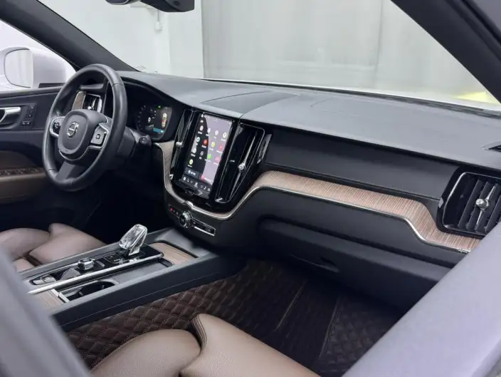 Volvo XC60 2024 Model B5 4WD Smart Range Deluxe Edition – фото 6
