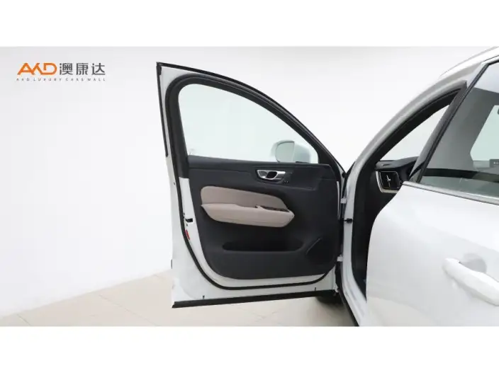 Volvo XC60 2026 Model B5 4WD Smart Range Deluxe Edition – фото 9