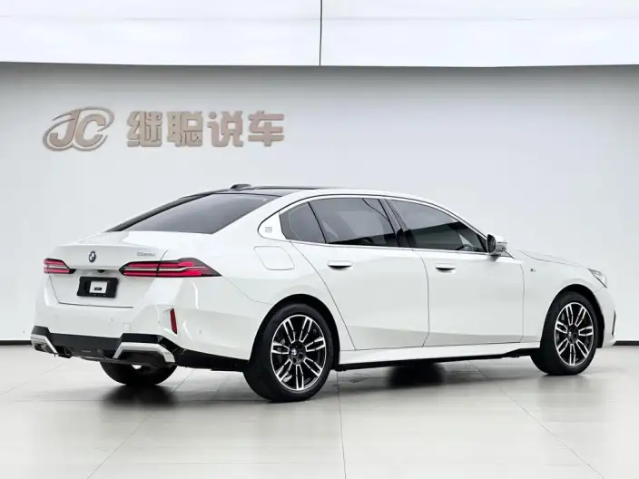 BMW 5 Series 2024 Model 530Li Leading Model M Sports Set – фото 5