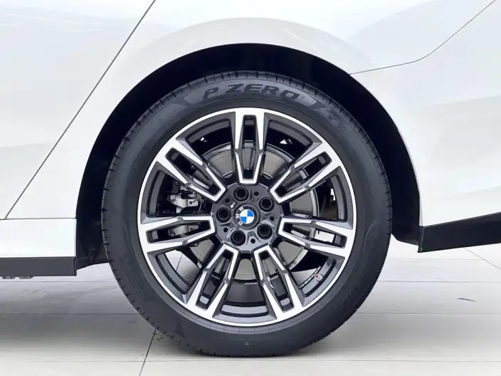 BMW 5 Series 2024 Model 530Li Leading Model M Sports Set – фото 6