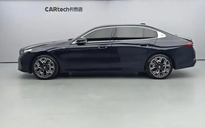BMW 5 Series 2024 Model 530Li Exclusive Model M Sports Set – фото 3
