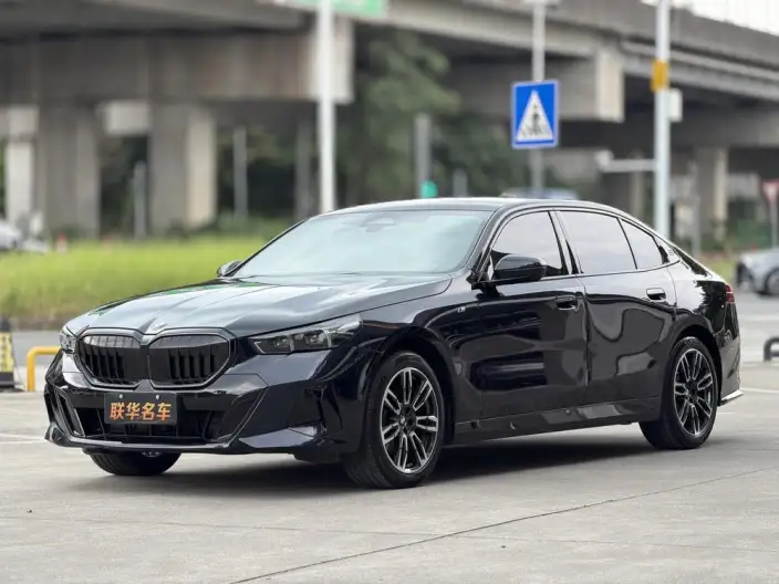 BMW 5 Series 2025 Model 525Li M Sports Set – фото 1