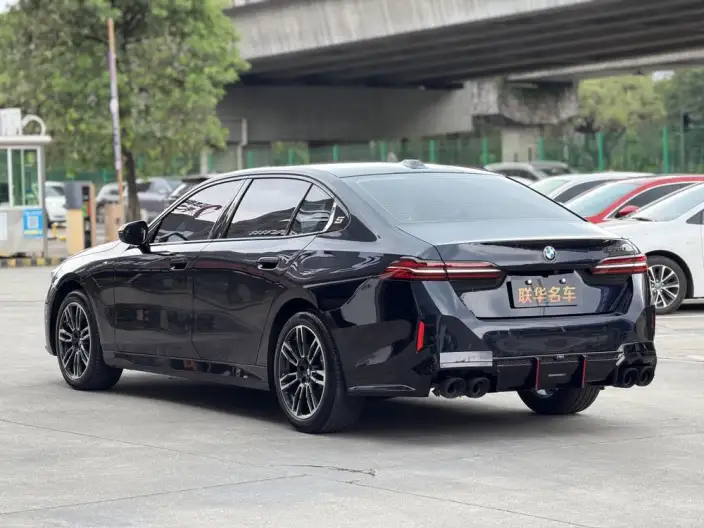 BMW 5 Series 2025 Model 525Li M Sports Set – фото 3