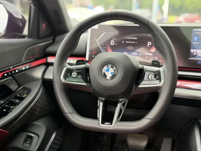 BMW 5 Series 2025 Model 525Li M Sports Set – фото 6