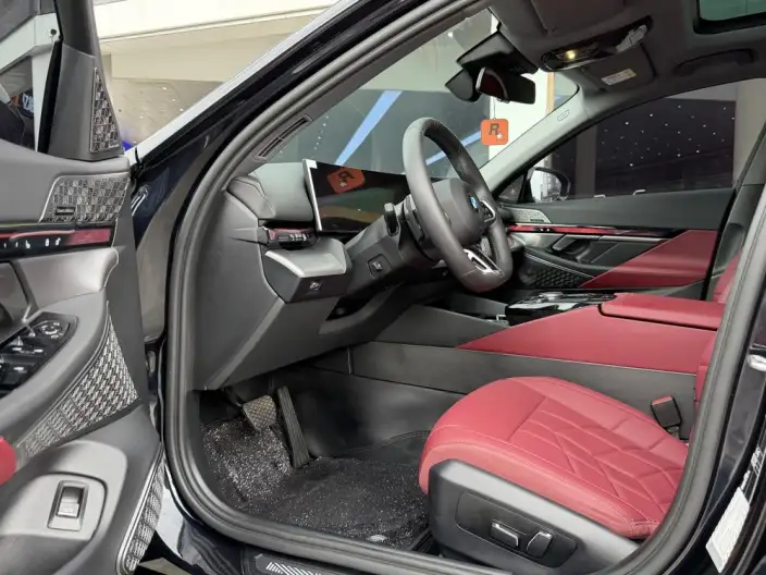 BMW 5 Series 2025 Model 525Li M Sports Set – фото 8