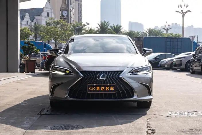 Lexus ES 2022 Model 300h Premium – фото 2