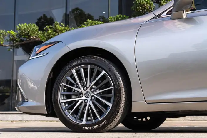 Lexus ES 2022 Model 300h Premium – фото 8