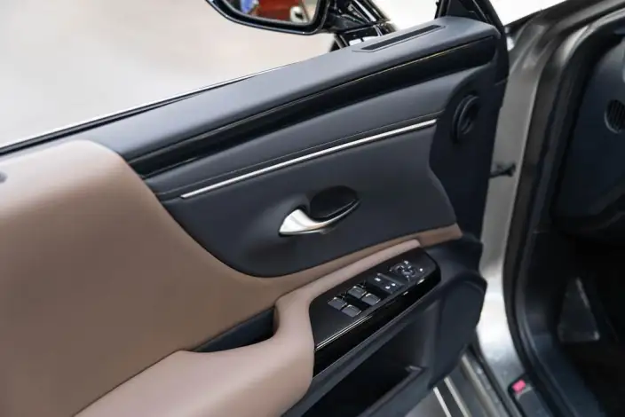 Lexus ES 2022 Model 300h Premium – фото 9