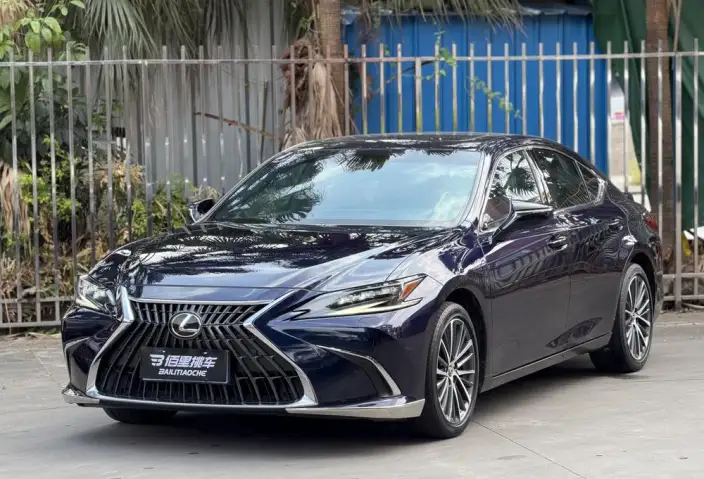 Lexus ES 2022 Model 300h Premium – фото 1