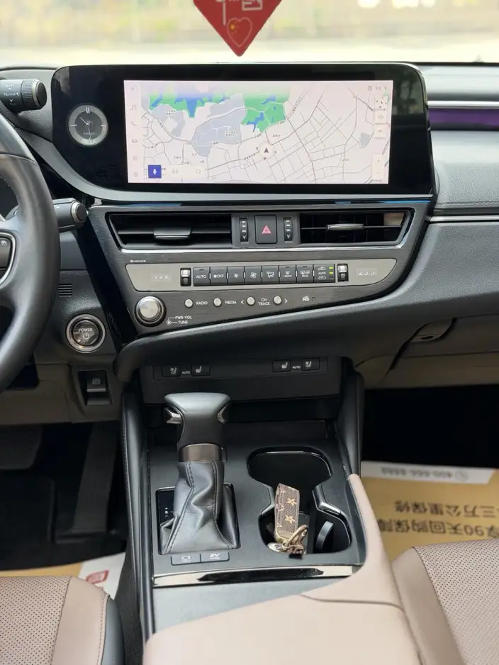 Lexus ES 2022 Model 300h Premium – фото 7