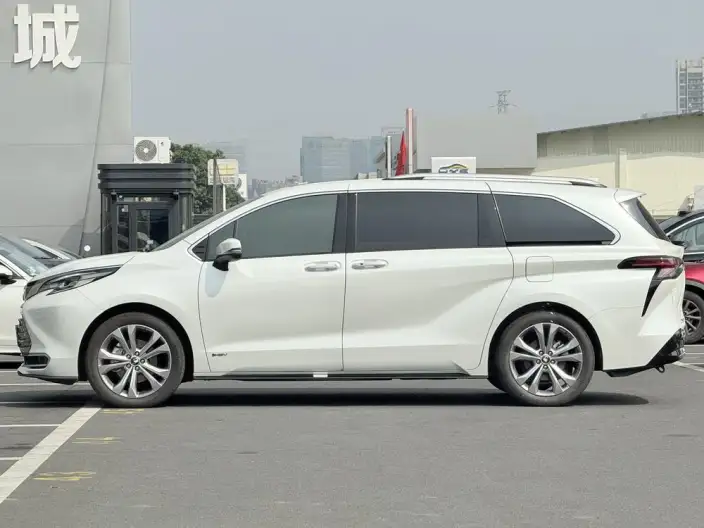Toyota Sienna 2024 Model Hybrid 2.5L Supreme Edition – фото 3