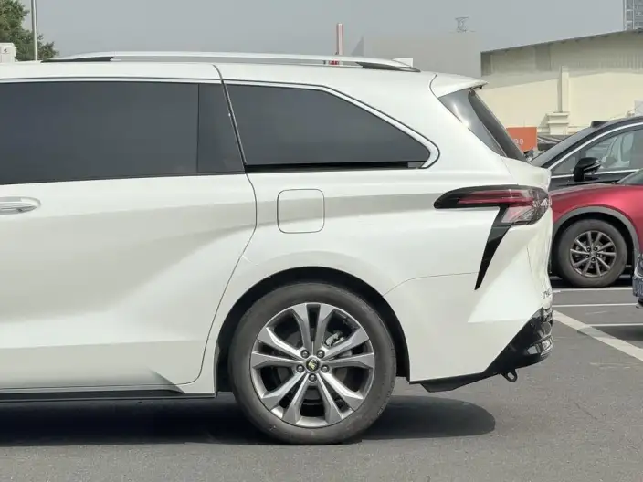 Toyota Sienna 2024 Model Hybrid 2.5L Supreme Edition – фото 6