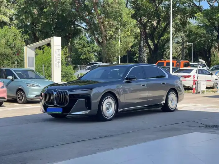 BMW i7 2023 Model eDrive50L Exclusive Model M Sports Set – фото 1