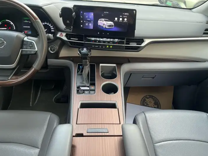 Toyota Sienna 2024 Model Hybrid 2.5L Comfort Edition – фото 9