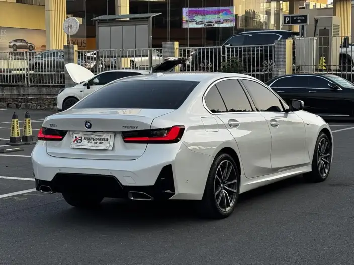 BMW 3 Series 2025 Model 325i M Sports Set – фото 6